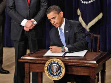 obama_signing_excutive_order_640x460.jpg